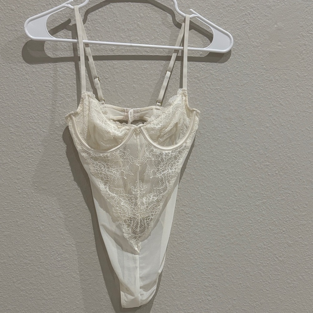 Abercrombie & Fitch Cream Lace Chemise